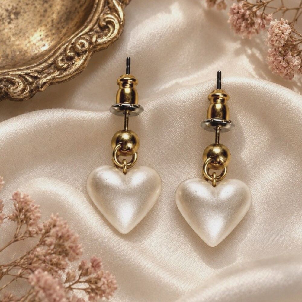 Vintage 1980s Faux Pearl Heart Dangle Earrings Gold Tone Pierced Romantic Retro
